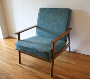 mcm arm chair with turquoise cushions 3