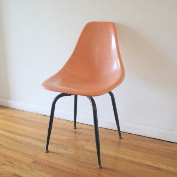 mcm pink fiberglass shell chair 1